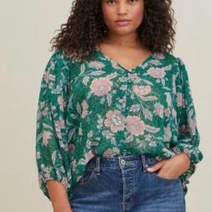 - - - - Torrid Green chiffon lurex floral Blouse lightweight NEW without T…